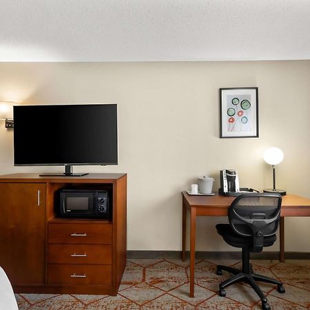 Best Western Fremont Angola I-80 90 Toll Road Екстериор снимка